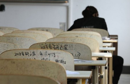 Hay viết tên lên bàn ghế đôi khi cũng không tỏ ra hiệu quả