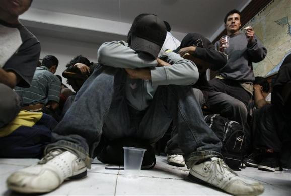 Hàng chục người nhập cư bất hợp pháp bị bắt tại Oaxaca ngày 7/7/2011 Hàng chục người nhập cư bất hợp pháp bị bắt tại Oaxaca ngày 7/7/2011