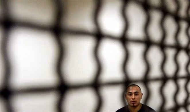 Antonio Lemus, một người Mexico nhập cư bất hợp pháp bị bắt tại Santa Ana, California, ngày 13/9/2007.