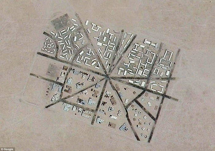 Yodaville được xây dựng vào khoảng năm 1999 tại vị trí cách biên giới Mỹ và Mexico ở phía nam Arinzona khoảng 5 dặm.