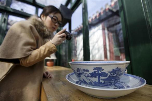 Ghi lại hình ảnh chiếc đĩa sứ trang trí tại khách sạn "Siheyuan" Ghi lại hình ảnh chiếc đĩa sứ trang trí tại khách sạn "Siheyuan"