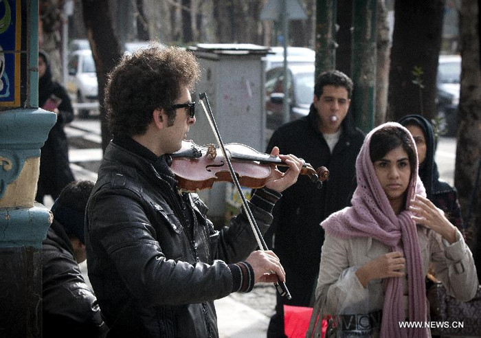 Nghệ sĩ violong đường phố ngày 2/2 Nghệ sĩ violong đường phố ngày 2/2