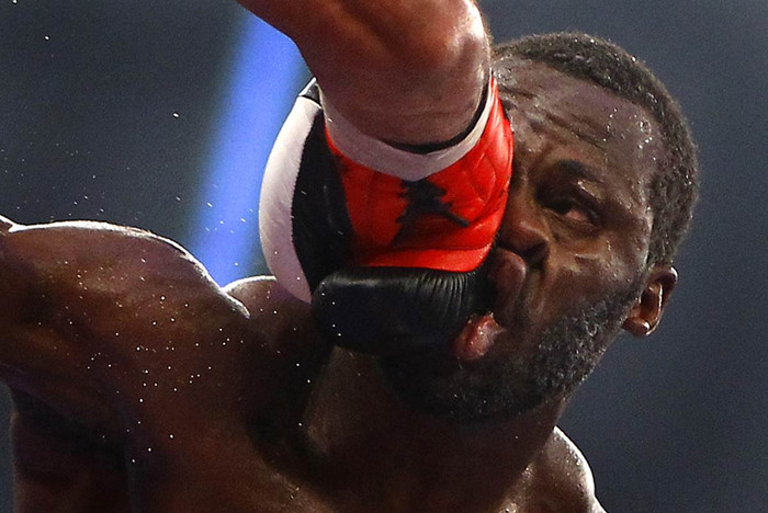 Võ sỹ Challenger Steve của Mỹ nhận một cú đấm mạnh từ Yoan Pablo Hernandez của Cuba tron giải IBF Cruiserweight World Championship diễn ra ở Frankfurt, Đức hôm 4/2. Hernandez đã giành chiến thắng sau 12 vòng đấu với tỷ số 3-0. Võ sỹ Challenger Steve của Mỹ nhận một cú đấm mạnh từ Yoan Pablo Hernandez của Cuba tron giải IBF Cruiserweight World Championship diễn ra ở Frankfurt, Đức hôm 4/2. Hernandez đã giành chiến thắng sau 12 vòng đấu với tỷ số 3-0.