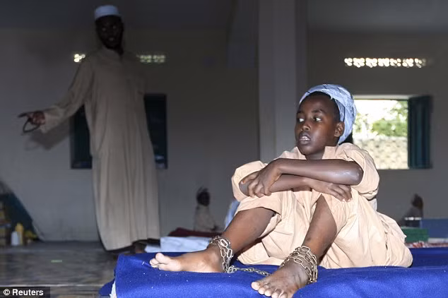 Nhưng thực tế, những đứa trẻ bị ép phải nghe những bài giảng cực đoan và lời hứa hẹn sẽ được lên thiên đường nếu "tử vì đạo". Nhưng thực tế, những đứa trẻ bị ép phải nghe những bài giảng cực đoan và lời hứa hẹn sẽ được lên thiên đường nếu "tử vì đạo".