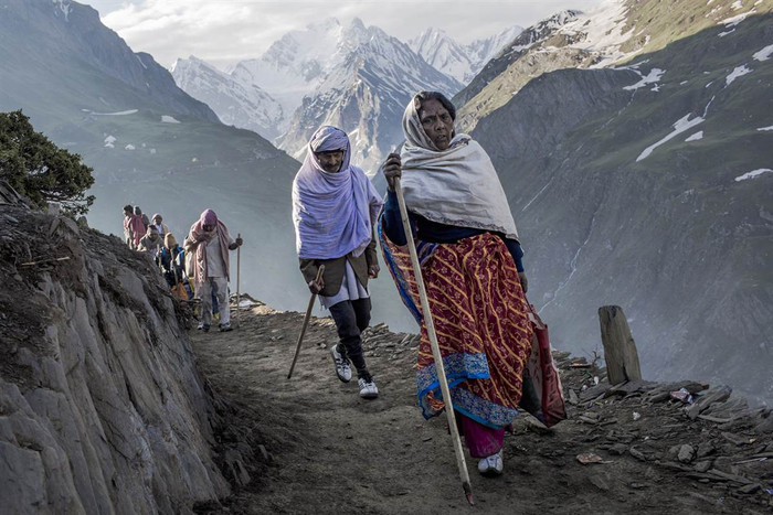 Người Hindu vượt núi hành hương tới đền thiêng Amarnath - một trong những đền thờ được người Hindu sùng kính nhất, ngày 30/6.