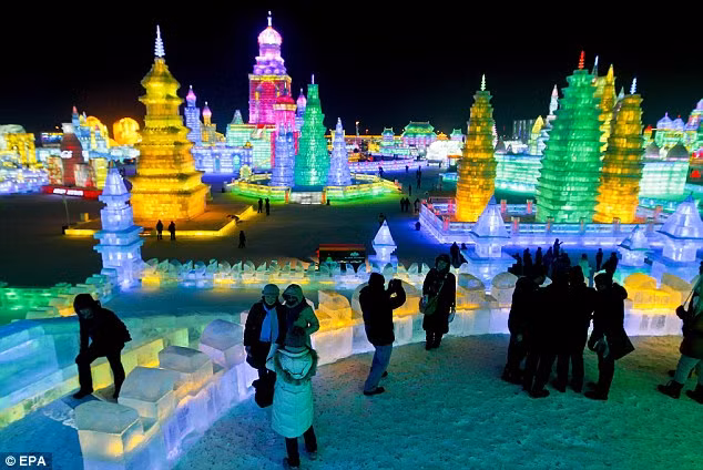 Cáp Nhĩ Tân còn được biết tới với biệt danh thành phố "Băng" của Trung Quốc bởi ở nơi đây, vào mùa đông nhiệt độ thường giảm xuống tới -30 độ C