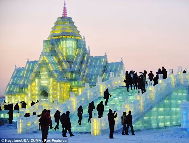 Kiến trúc bằng băng tại Festival Băng và Tuyết quốc tế Cáp Nhĩ Tân lần thứ 28