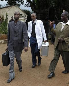 Cảnh sát Nairobi tại biệt thự của Đại sứ Venezuela.