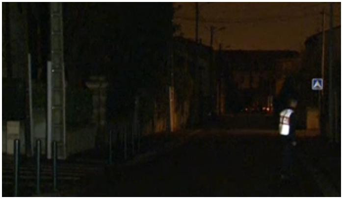 Các nhân viên an ninh được thay ca liên tục, nhiều tiếng nổ liên tiếp được nghe thấy nhưng tin tức về Merah thì vẫn chưa có gì