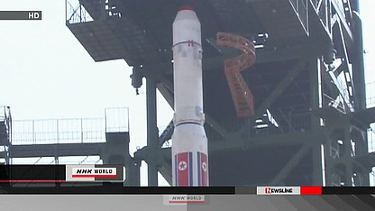 Tên lửa Unha-3 tại bệ phóng Tongchang-ri. Tên lửa Unha-3 tại bệ phóng Tongchang-ri.