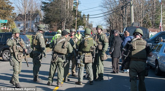 Cảnh sát tại hiện trường vụ xả súng kinh hoàng thứ 3 tại nước Mỹ trong năm nay.