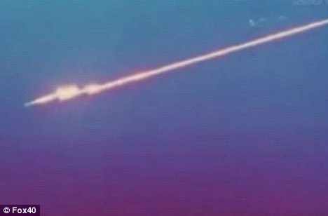 Mảnh sao băng tạo ra quả cầu lửa khổng lồ vụt qua bầu trời Sierra Nevada