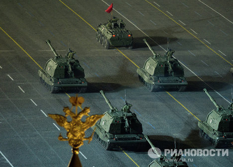 Cảnh diễn tập diễu binh đêm trên quảng trường Đỏ ngày 3/5 Cảnh diễn tập diễu binh đêm trên quảng trường Đỏ ngày 3/5