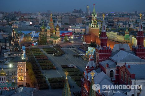 Cảnh diễn tập diễu binh đêm trên quảng trường Đỏ ngày 3/5 Cảnh diễn tập diễu binh đêm trên quảng trường Đỏ ngày 3/5