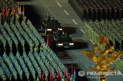 Bộ trưởng Quốc phòng Anatoly Serdyukov đã tham gia đêm diễn tập cuối cùng. Bộ trưởng Quốc phòng Anatoly Serdyukov đã tham gia đêm diễn tập cuối cùng.