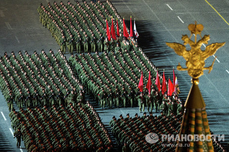 Cảnh diễn tập diễu binh đêm trên quảng trường Đỏ ngày 3/5 Cảnh diễn tập diễu binh đêm trên quảng trường Đỏ ngày 3/5