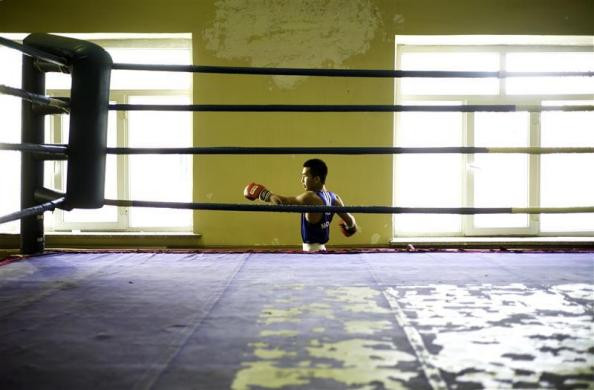 Võ sĩ quyền Anh Olympic Tugstsogt Nyambayar của Mông Cổ trong một phòng tập tại Ulan Bator ngày 27/10/2011.