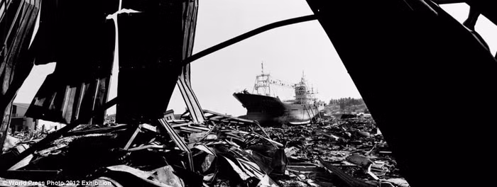 Sóng thần tàn phá Nhật Bản hồi tháng 3/2011. Ảnh Paolo Pellegrin