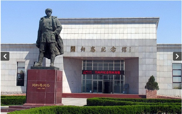 Tượng của ông Guan Xiangying tại thành phố Đại Liên ngày nay. Tượng của ông Guan Xiangying tại thành phố Đại Liên ngày nay.