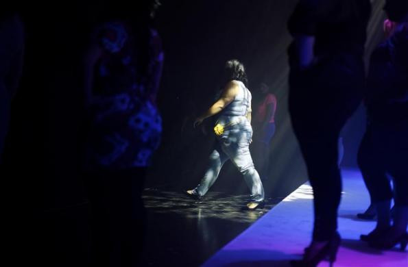 Các thí sinh tham gia trình diễn trên sân khấu trong cuộc thi ngày 18/6. Các thí sinh tham gia trình diễn trên sân khấu trong cuộc thi ngày 18/6.