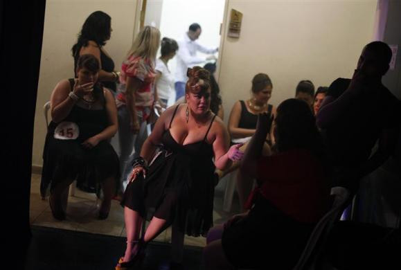 Hậu trường cuộc thi Hoa hậu mập được tổ chức hàng năm tại Israel. Hậu trường cuộc thi Hoa hậu mập được tổ chức hàng năm tại Israel.