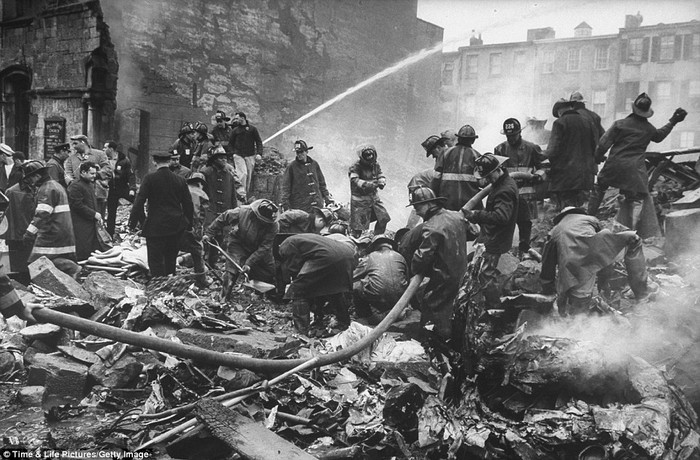 Chiếc TWA, một siêu Lockheed Constellation thực hiện chuyến bay số 266 của hãng hàng không Trans World Airlines khởi hành từ Columbus, Ohio tới LaGuardia mang theo 44 người. Chiếc TWA, một siêu Lockheed Constellation thực hiện chuyến bay số 266 của hãng hàng không Trans World Airlines khởi hành từ Columbus, Ohio tới LaGuardia mang theo 44 người.