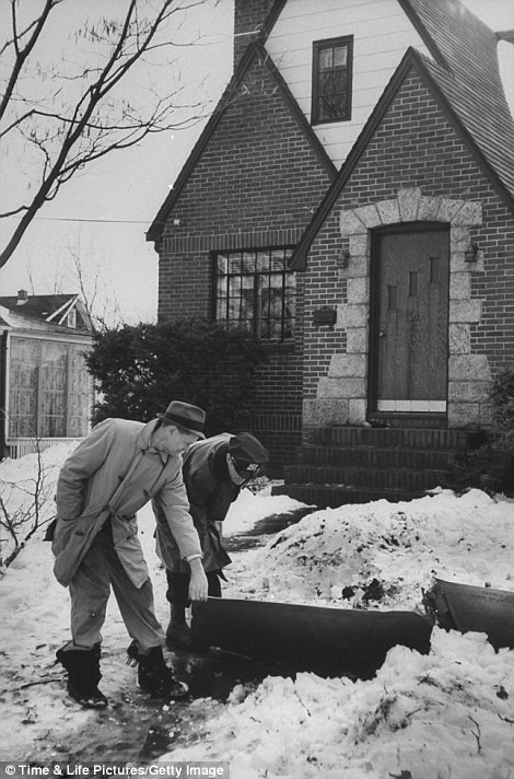Mảnh vỡ của những chiếc máy bay gặp nạn đã vương vãi khắp nơi, trên diện tích hơn 6 km2. Mảnh vỡ của những chiếc máy bay gặp nạn đã vương vãi khắp nơi, trên diện tích hơn 6 km2.