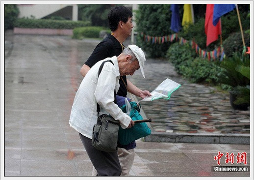 Đây là năm thứ 12 liên tiếp cụ Wangxia tham gia thi gaokao tại Giang Tô.