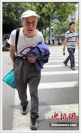 Mặc dù chưa gặt hái được thành công như mong đợi nhưng cụ Wangxia vẫn tỏ ra rất lạc quan bởi theo ông việc học hành luôn gắn liền với cả cuộc đời của mỗi người.