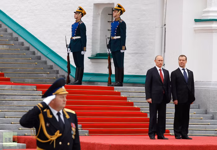 Tổng thống Putin và cựu Tổng thống Medvedev trong lễ nhậm chức hôm 7/5 của ông Putin. Ảnh RT