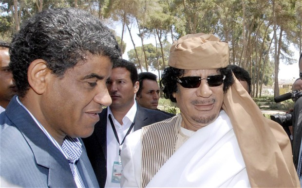 Senussim cùng Đại tá Gaddafi Senussim cùng Đại tá Gaddafi