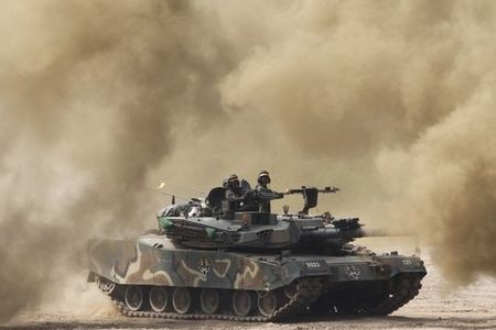 Ảnh chụp từ cuộc tập trận chung của quân đội Mỹ-Hàn trong tháng 8/2011. Nguồn Press TV Ảnh chụp từ cuộc tập trận chung của quân đội Mỹ-Hàn trong tháng 8/2011. Nguồn Press TV