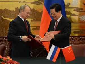Tổng thống Nga Vladimir Putin và Chủ tịch Trung Quốc Hồ Cẩm Đào. (Nguồn: AP) Tổng thống Nga Vladimir Putin và Chủ tịch Trung Quốc Hồ Cẩm Đào. (Nguồn: AP)