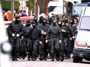 Lính đặc nhiệm Pháp bị phê phán là yếu kém trong chiến dịch vây bắt Mohamed Merah. (Nguồn: AFP/TTXVN) Lính đặc nhiệm Pháp bị phê phán là yếu kém trong chiến dịch vây bắt Mohamed Merah. (Nguồn: AFP/TTXVN)