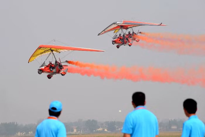Máy bay tham gia trình diễn trong phiên khai mạc