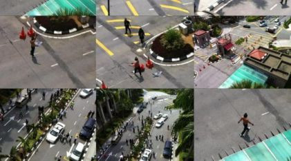 Camera an ninh cho thấy hình ảnh của người đàn ông mang theo thanh kiếm cố gắng đột nhập vào nơi ở của Thủ tướng Malaysia. Camera an ninh cho thấy hình ảnh của người đàn ông mang theo thanh kiếm cố gắng đột nhập vào nơi ở của Thủ tướng Malaysia.