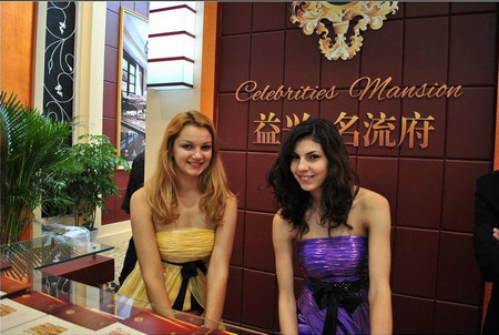 Theo số liệu thống kê, thu nhập trung bình hàng tháng cho các người mẫu làm nghề này ở Bắc Kinh và Thượng Hải năm 2009 là 4.036 đến và 3.566 tệ.