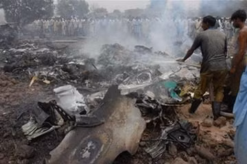 Một chiếc Fokker F-27 rơi tại Pakistan năm 2006.