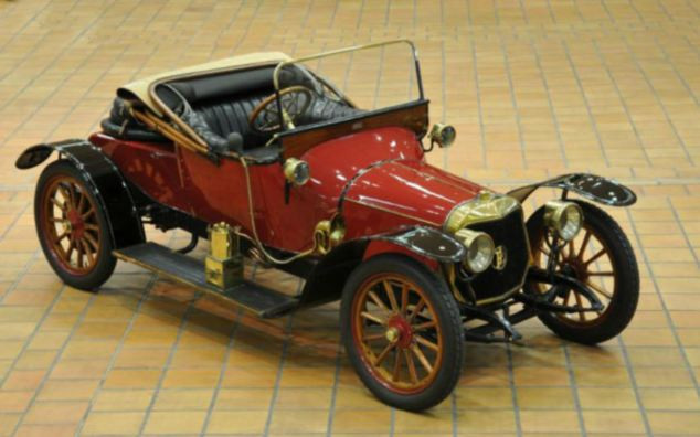 Chiếc Panhard & Levassor X19 năm 1913 có thể sẽ được bán với giá từ 25.000 tới 35.000 bảng Anh. Chiếc Panhard & Levassor X19 năm 1913 có thể sẽ được bán với giá từ 25.000 tới 35.000 bảng Anh.