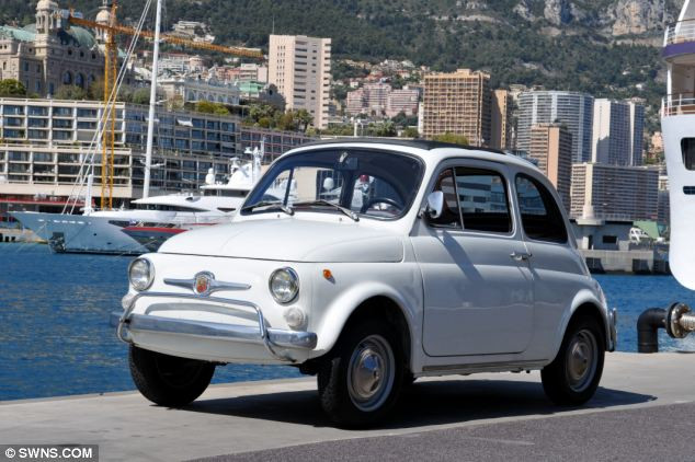 Chiếc Fiat 500 đời 1971 dự kiến sẽ được bán với giá 4.800 bảng Anh. Chiếc Fiat 500 đời 1971 dự kiến sẽ được bán với giá 4.800 bảng Anh.