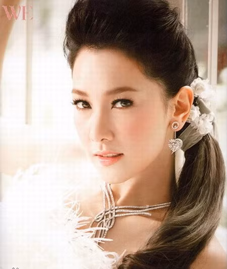 Ảnh chân dung thủ tướng Yingluck Shinawatra