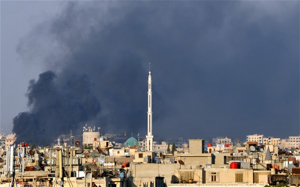 Khói bốc lên từ hiện trường giao tranh giữa quân chính phủ và phe nổi dậy tại Damascus.