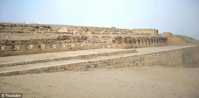 Khu vực tìm thấy ngôi mộ cổ từng được coi là trung tâm chính trị, kinh tế và tôn giáo ở Nam Mỹ cổ xưa. Nó từng được cai trị bởi vương triều Pachacamac từ năm 900 trước công nguyên tới năm 1470 khi người Inca bắt đầu chinh phục nó. Sau đó, người Inca đã bị người Tây Ban Nha đánh bại vào năm 1533. Khu vực tìm thấy ngôi mộ cổ từng được coi là trung tâm chính trị, kinh tế và tôn giáo ở Nam Mỹ cổ xưa. Nó từng được cai trị bởi vương triều Pachacamac từ năm 900 trước công nguyên tới năm 1470 khi người Inca bắt đầu chinh phục nó. Sau đó, người Inca đã bị người Tây Ban Nha đánh bại vào năm 1533.