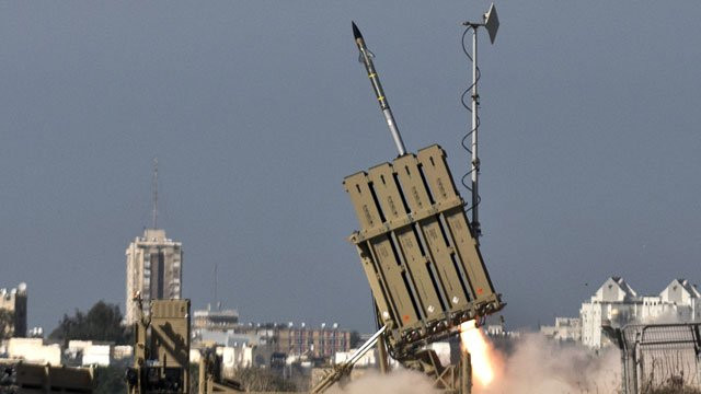 Hệ thống tên lửa phòng thủ Iron Dome của quân đội Israel. Hệ thống tên lửa phòng thủ Iron Dome của quân đội Israel.