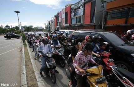 Giao thông tắc nghẽn trong nhiều giờ Giao thông tắc nghẽn trong nhiều giờ