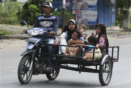 Đưa gia đình rời thành phố Aceh Đưa gia đình rời thành phố Aceh