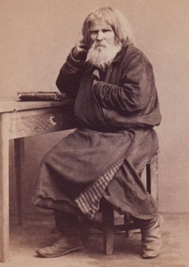 Carrick cũng chụp rất nhiều ảnh của người bán hàng rong trên phố, các nhạc công... Carrick cũng chụp rất nhiều ảnh của người bán hàng rong trên phố, các nhạc công...