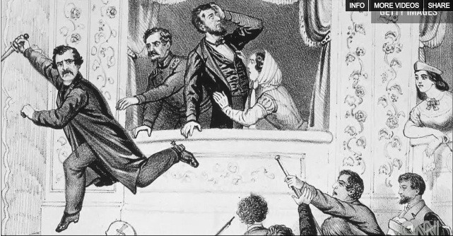 Kẻ sát nhân cầm dao chạy trốn. Kẻ sát nhân cầm dao chạy trốn.