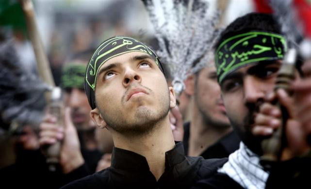 Các thành viên IRGC trong một buổi triệu tập phản đối bộ phim hoạt hình kể về nhà tiên tri Mohammad đã được công bố trên báo chí châu Âu tại Tehran ngày 29/3/2006.