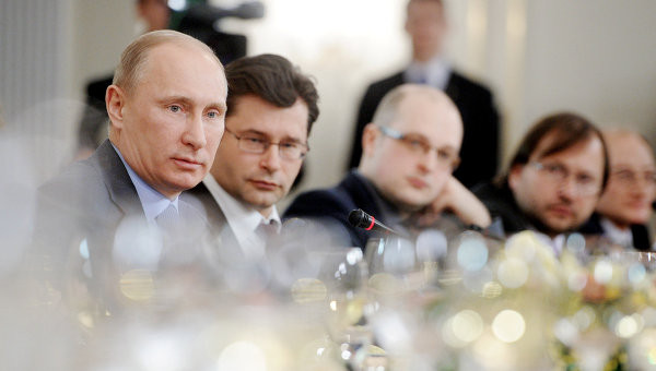 Thủ tướng Vladimir Putin chắc chắn sẽ giành được chiến thắng tuyệt đối ngay tại vòng bỏ phiếu đầu tiên của cuộc bầu cử Tổng thống 4/3 Thủ tướng Vladimir Putin chắc chắn sẽ giành được chiến thắng tuyệt đối ngay tại vòng bỏ phiếu đầu tiên của cuộc bầu cử Tổng thống 4/3